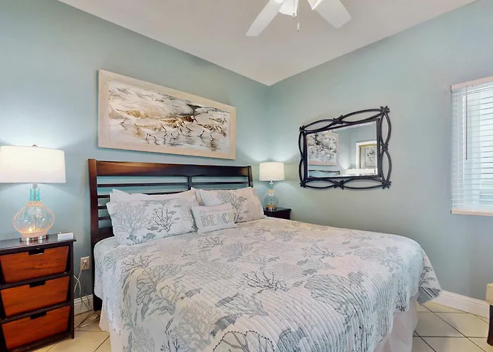 Oceanfront With Sweeping Views Washer Dryer Ac & Access To Pool Holiday home